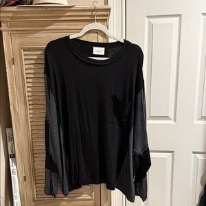 ANDREE BY UNIT Black and Gray Color Block Top